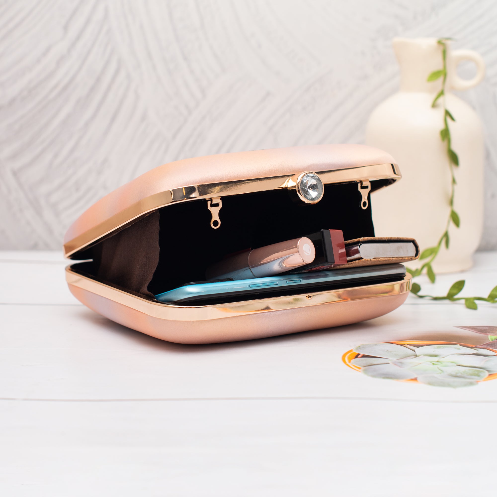 Artklim Traditional Woman Portrait Clutch