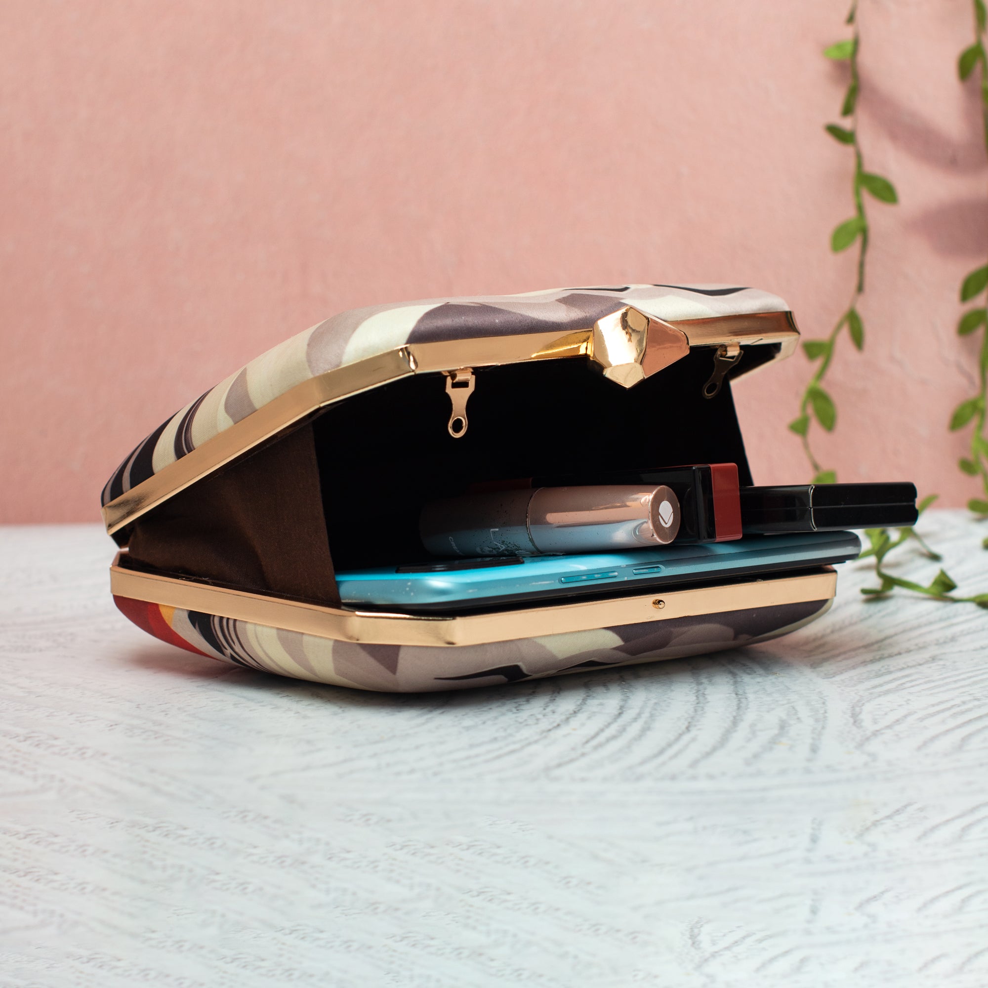 Artklim Women With Birds Printed Clutch