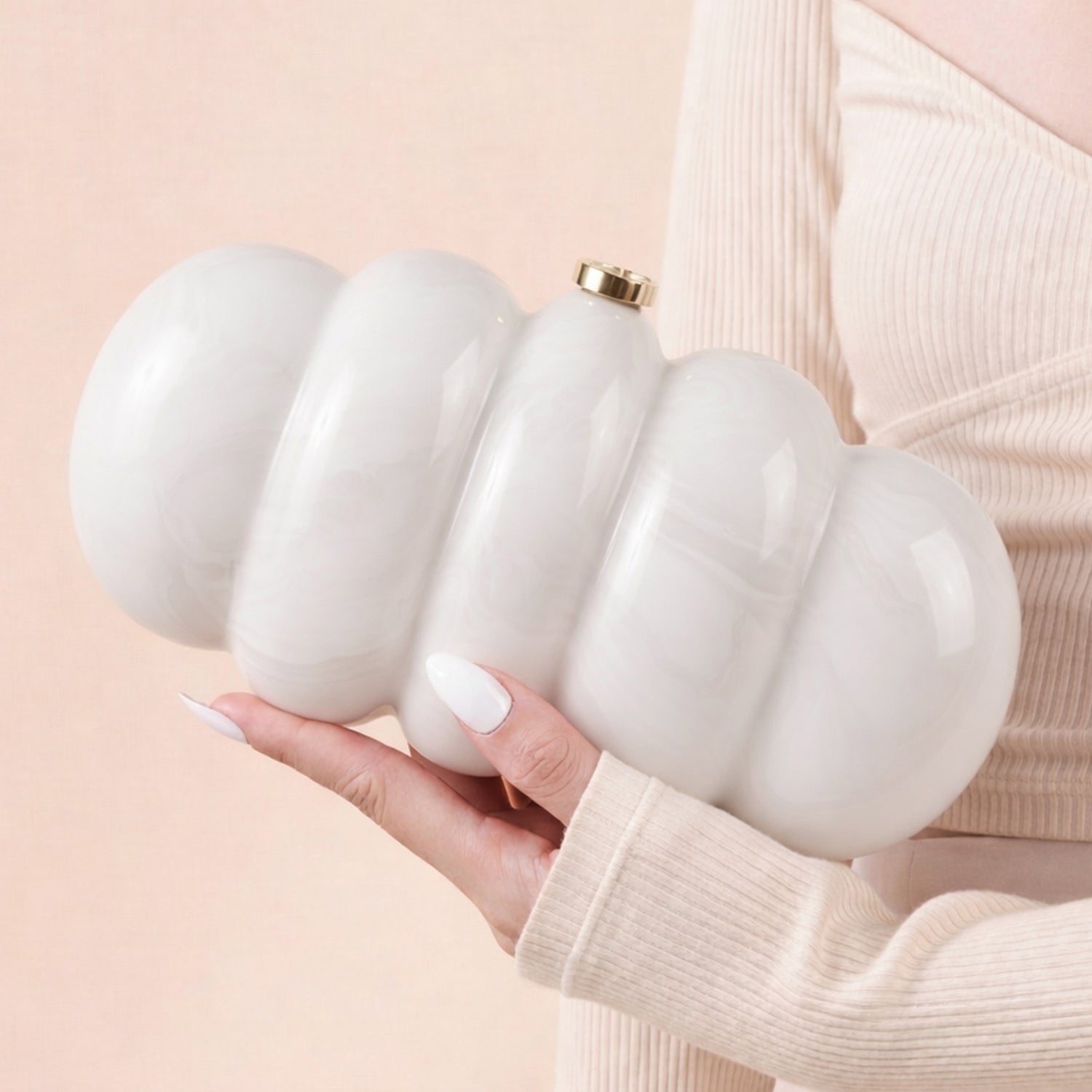 Artklim Elegant White Puff Acrylic Clutch