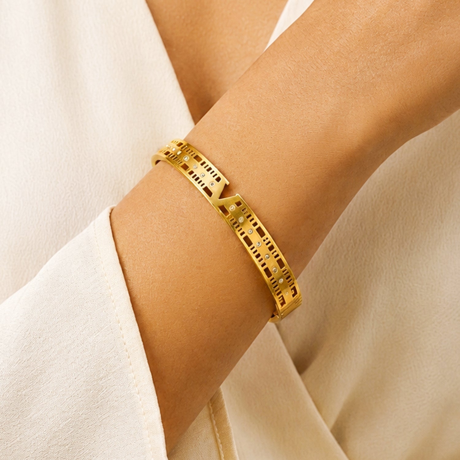 Artklim Crystal Lattice Luxury Anti-Tarnish Bangle Bracelet