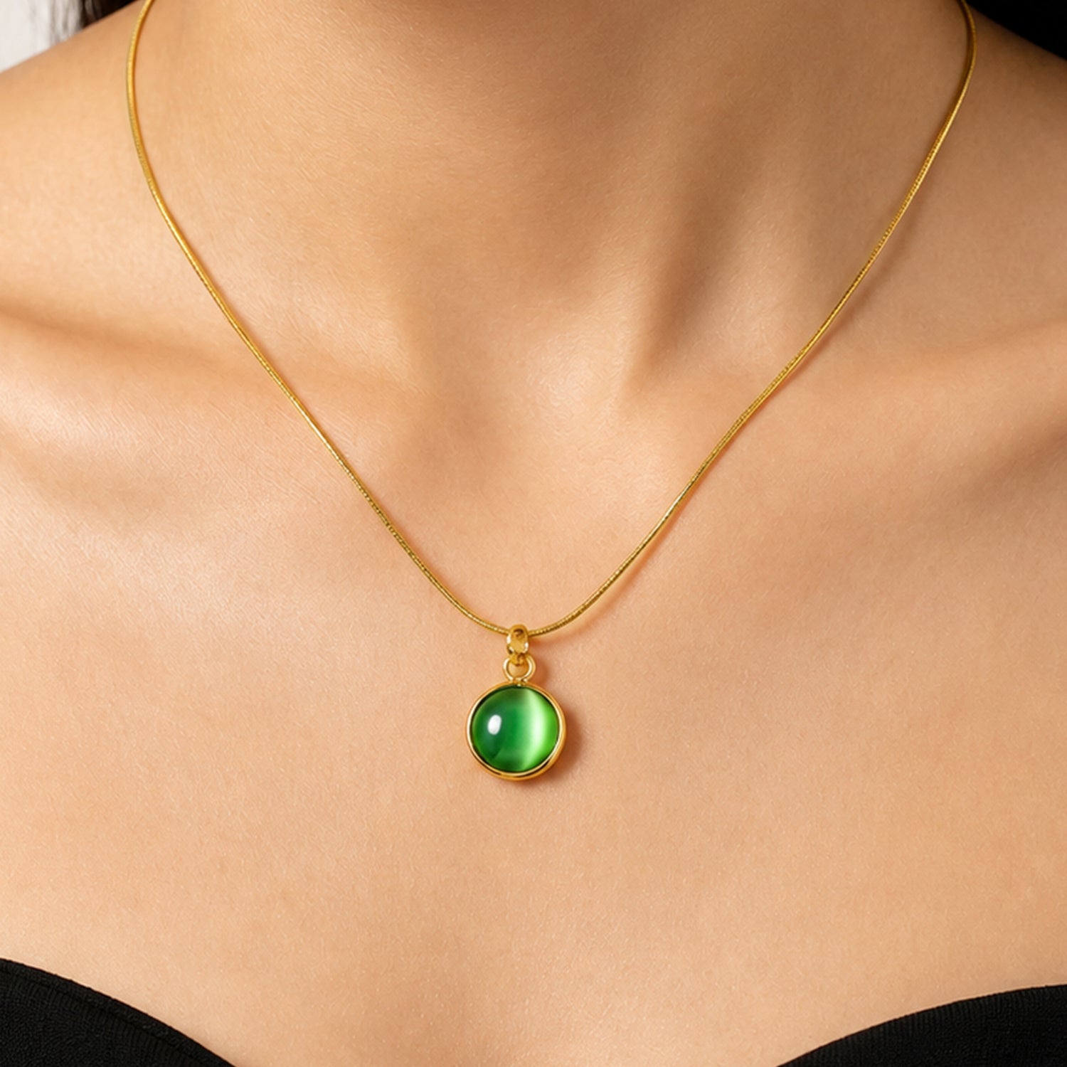 Artklim Emerald Glow Round Stone Anti-Tarnish Pendant Necklace