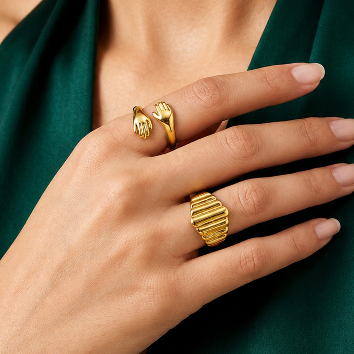 Artklim Hug Hands & Textured Band Pair Ring Set Adjustable Anti-Tarnish Ring