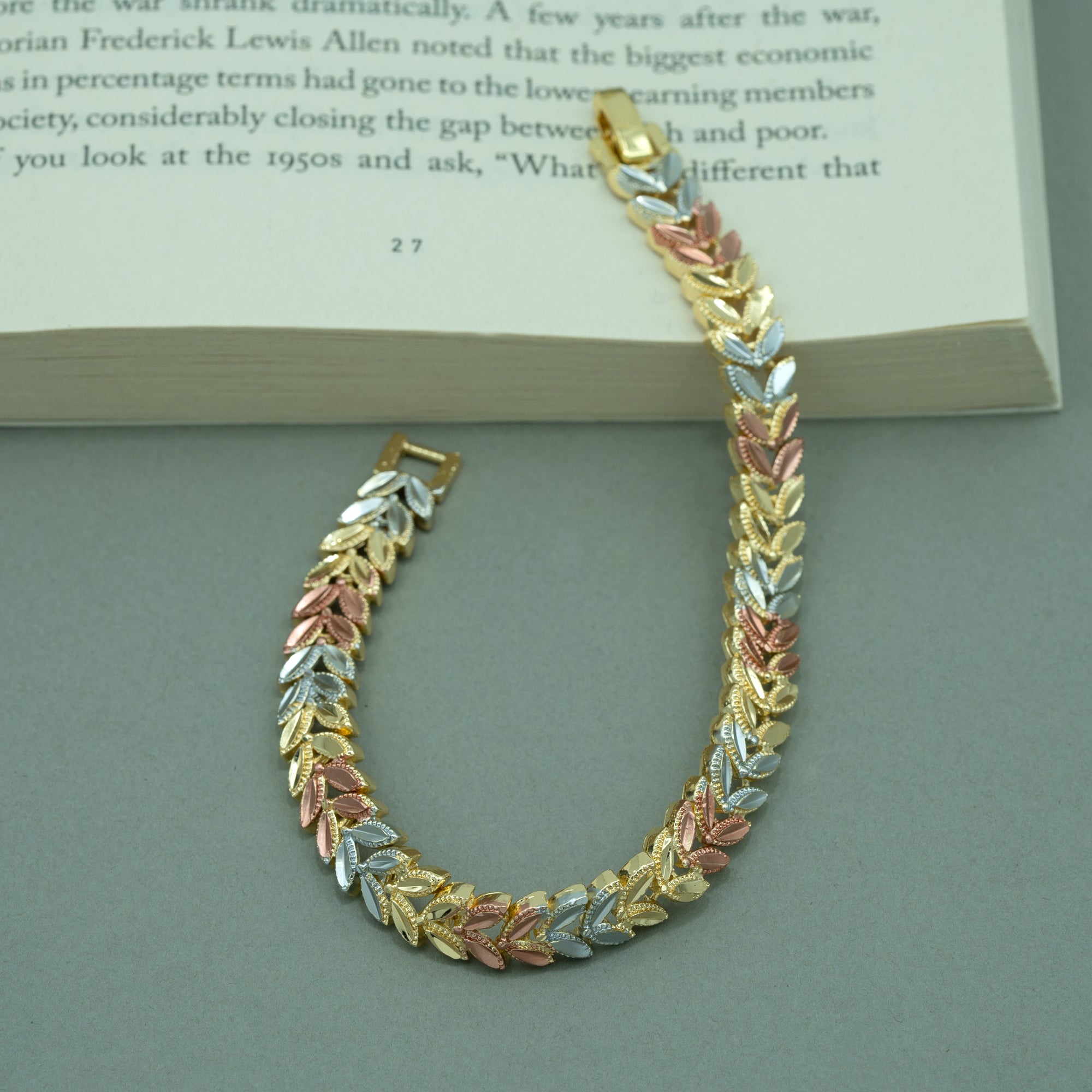 Artklim Tri-Colored Leaf Pattern Bracelet