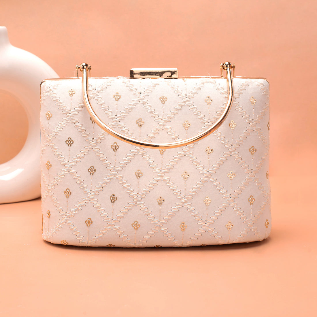 Artklim White Based Threadwork Pattern Embroidery Clutch