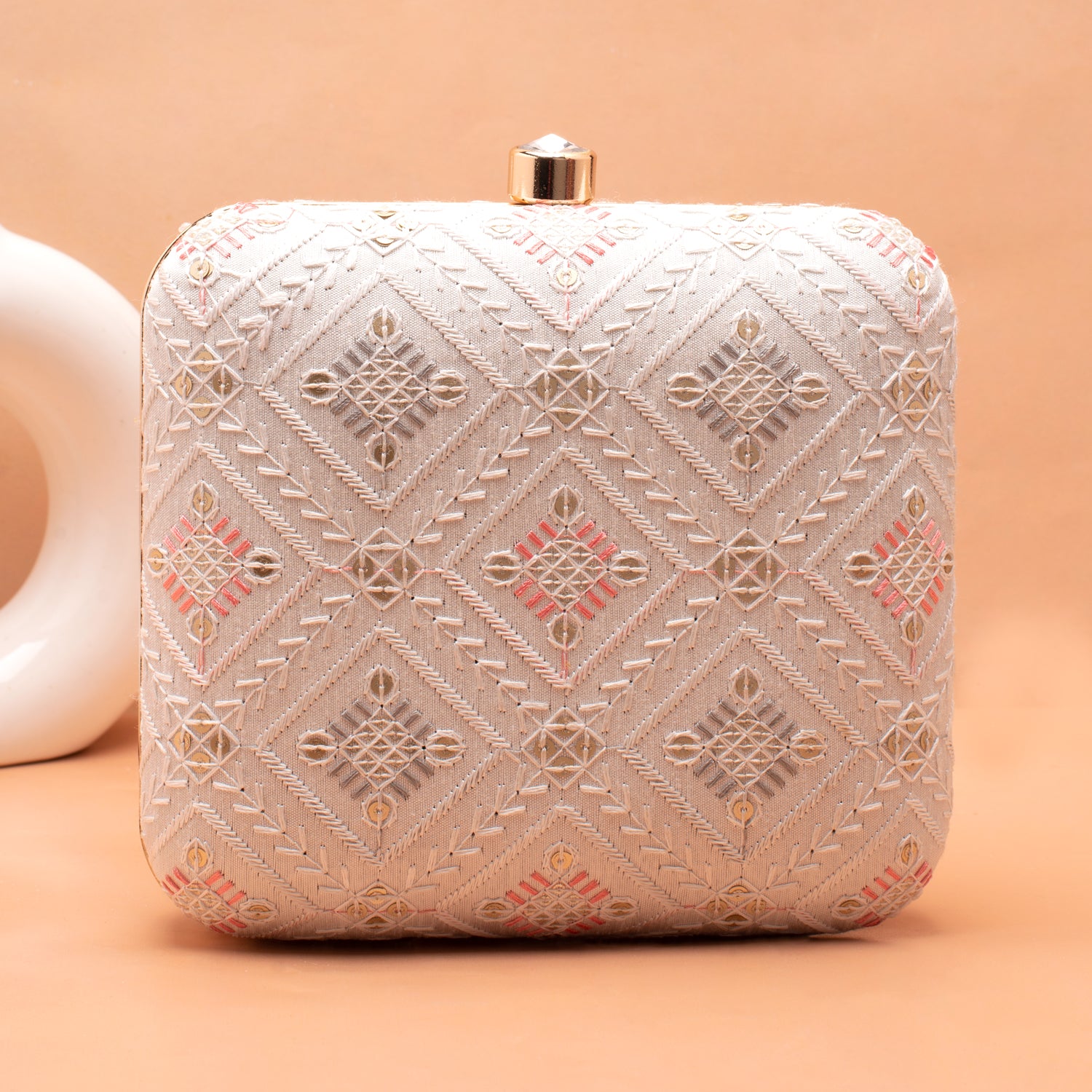 Artklim White Based Threadwork Pattern Embroidery Clutch