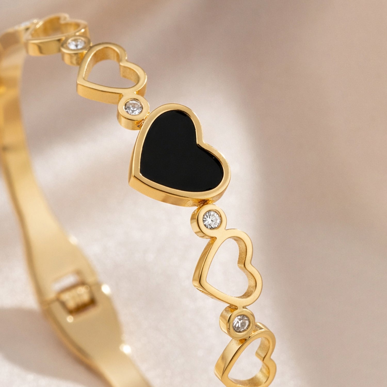 Artklim Gold Plated Black Heart Charm Anti-Tarnish Bangle Bracelet