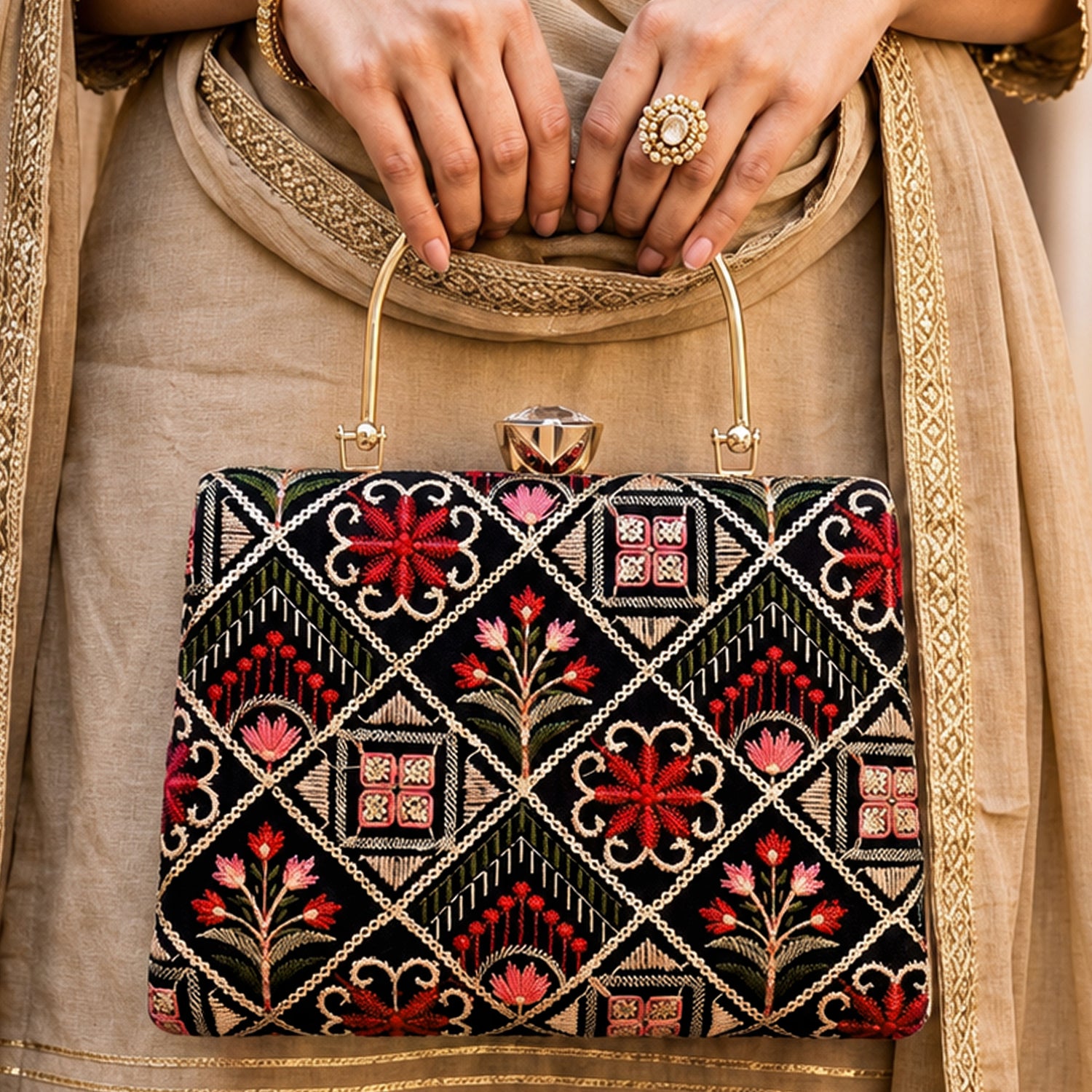 Artklim Black Floral Geometric Embroidery Clutch