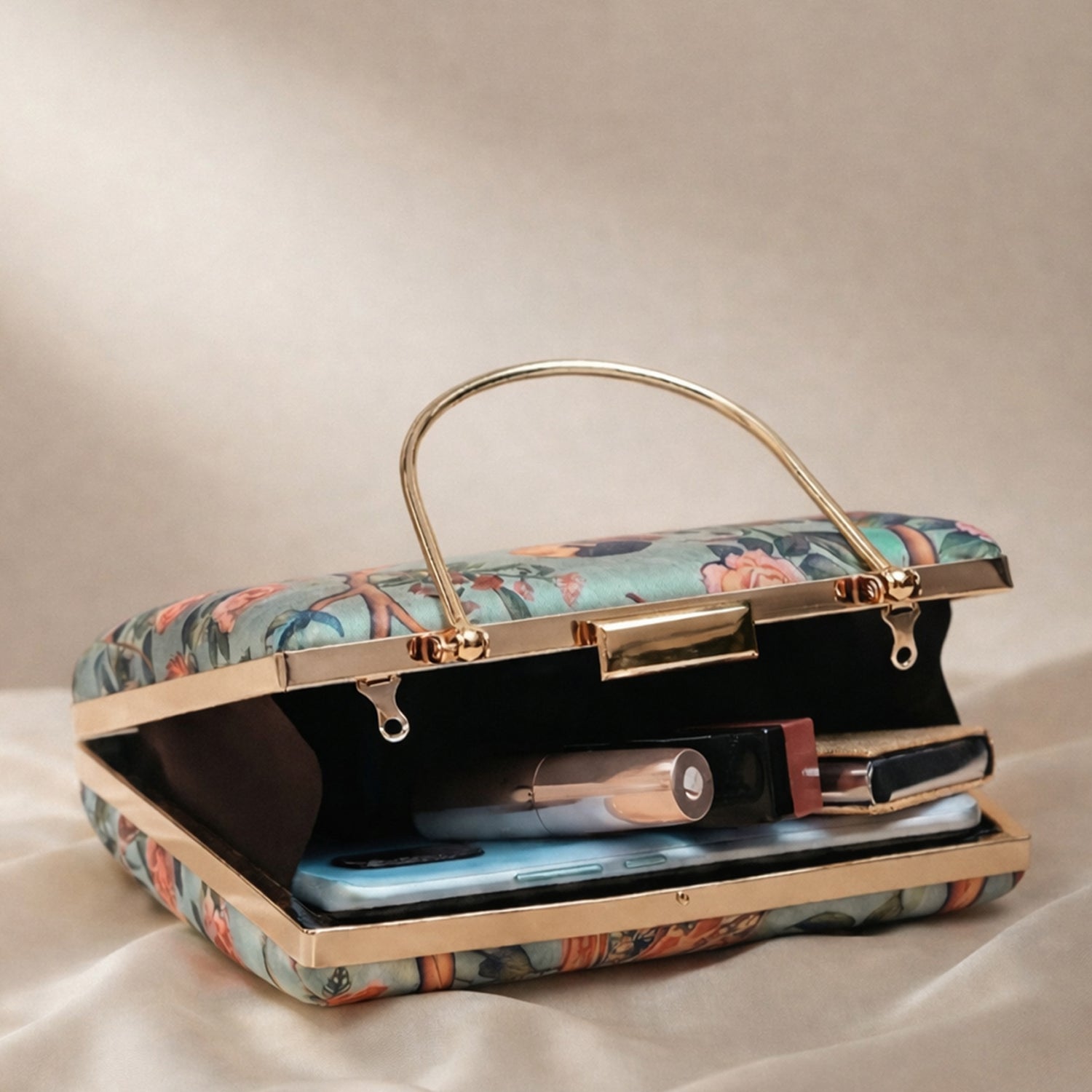 Artklim Traditional Women Portrait Printed Clutch