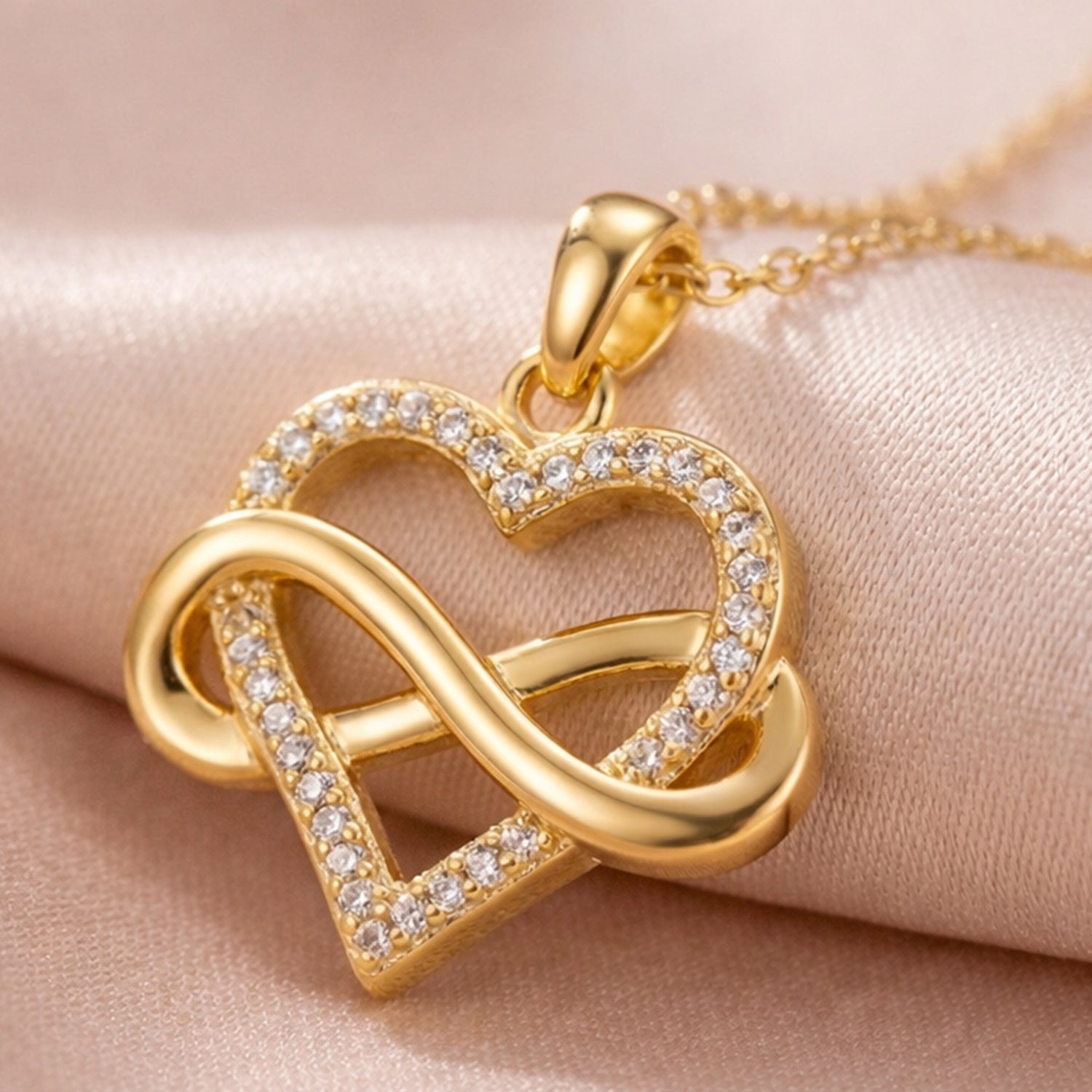 Artklim Gold-Plated Elegant Intertwined Heart Knot Anti-Tarnish Pendant Necklace