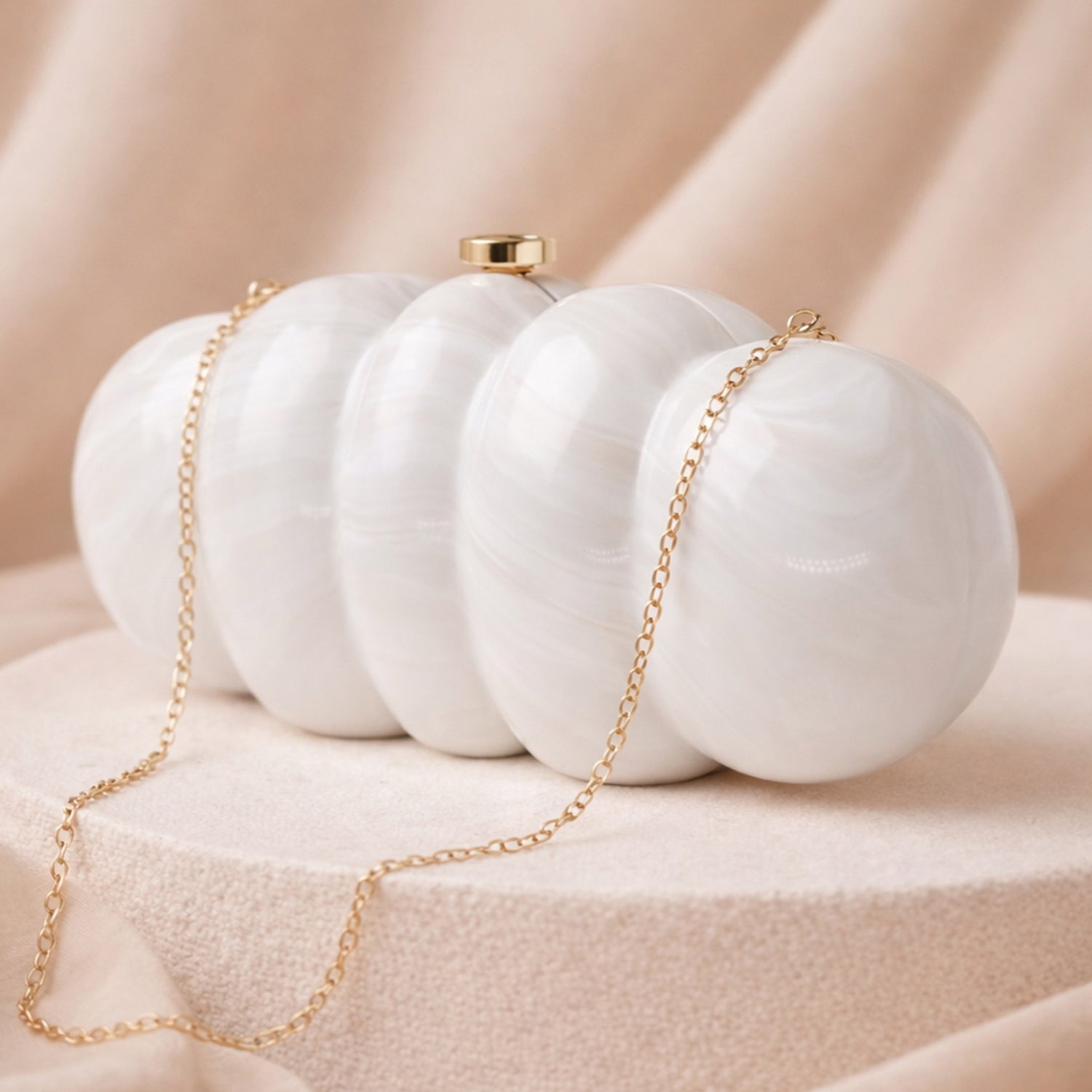 Artklim Elegant White Puff Acrylic Clutch