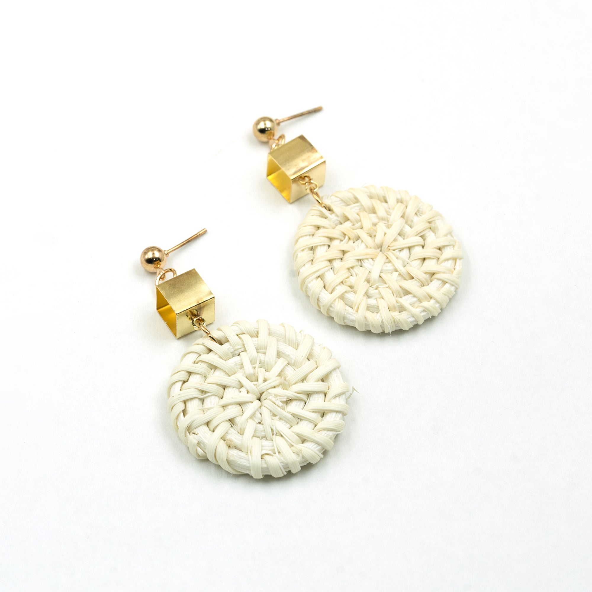 Artklim White Radiance Round Earrings