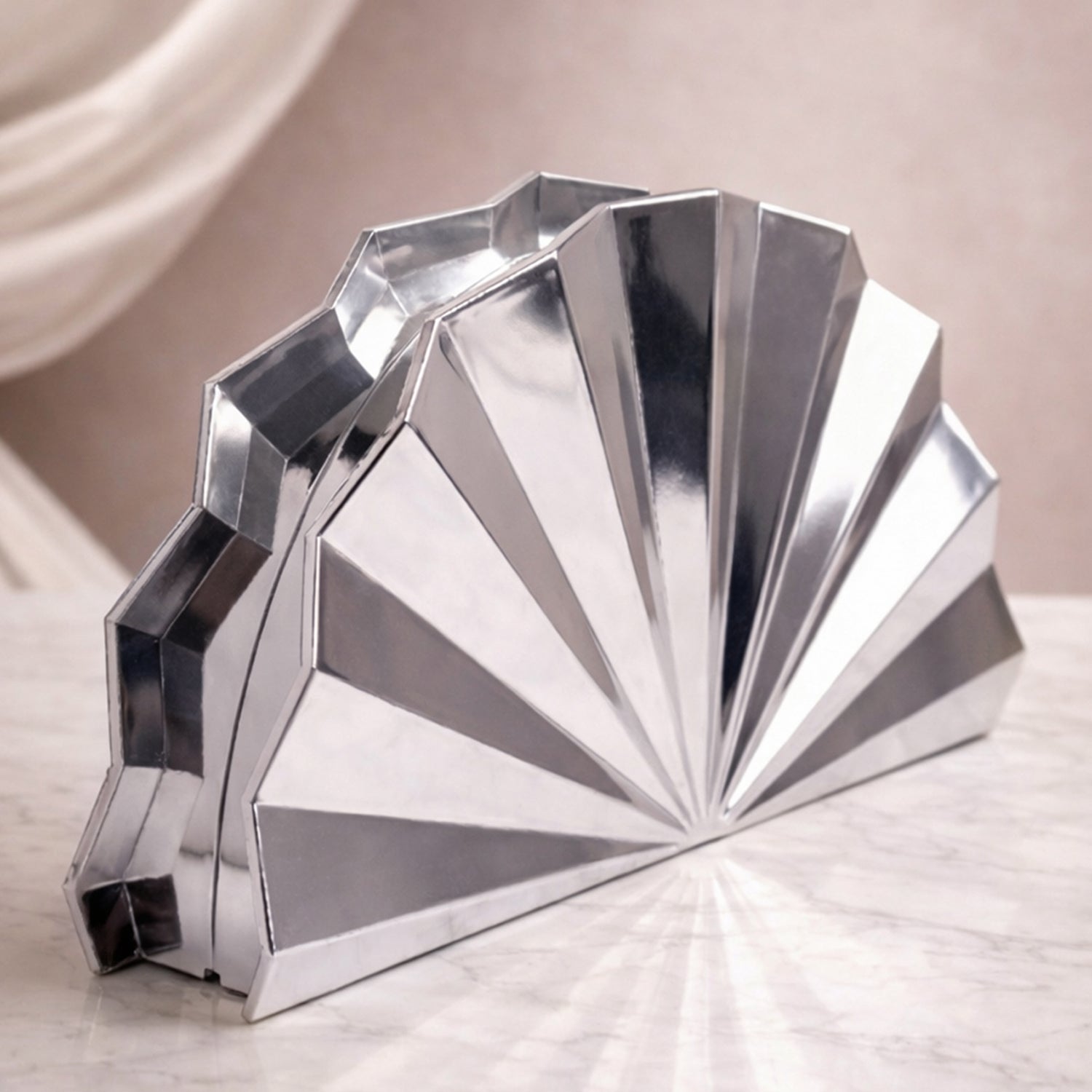 Artklim Elegant Silver Fan-Shaped Acrylic Clutch