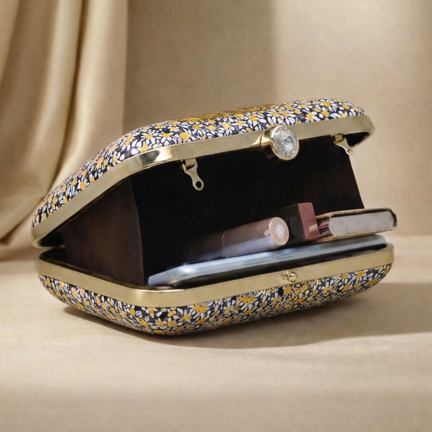Artklim Sunflower Girl Printed Clutch