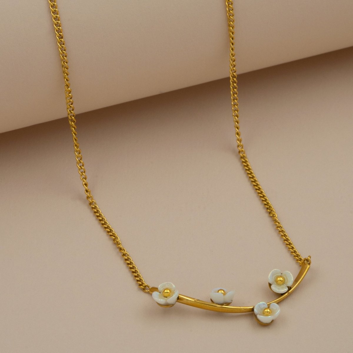 Artklim Gold Plated Elegant Floral Pendant Necklace