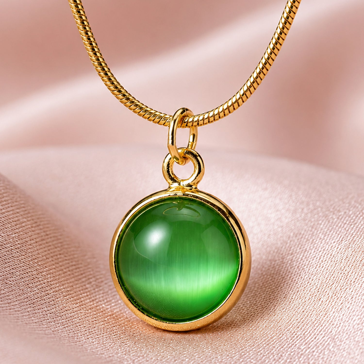 Artklim Emerald Glow Round Stone Anti-Tarnish Pendant Necklace