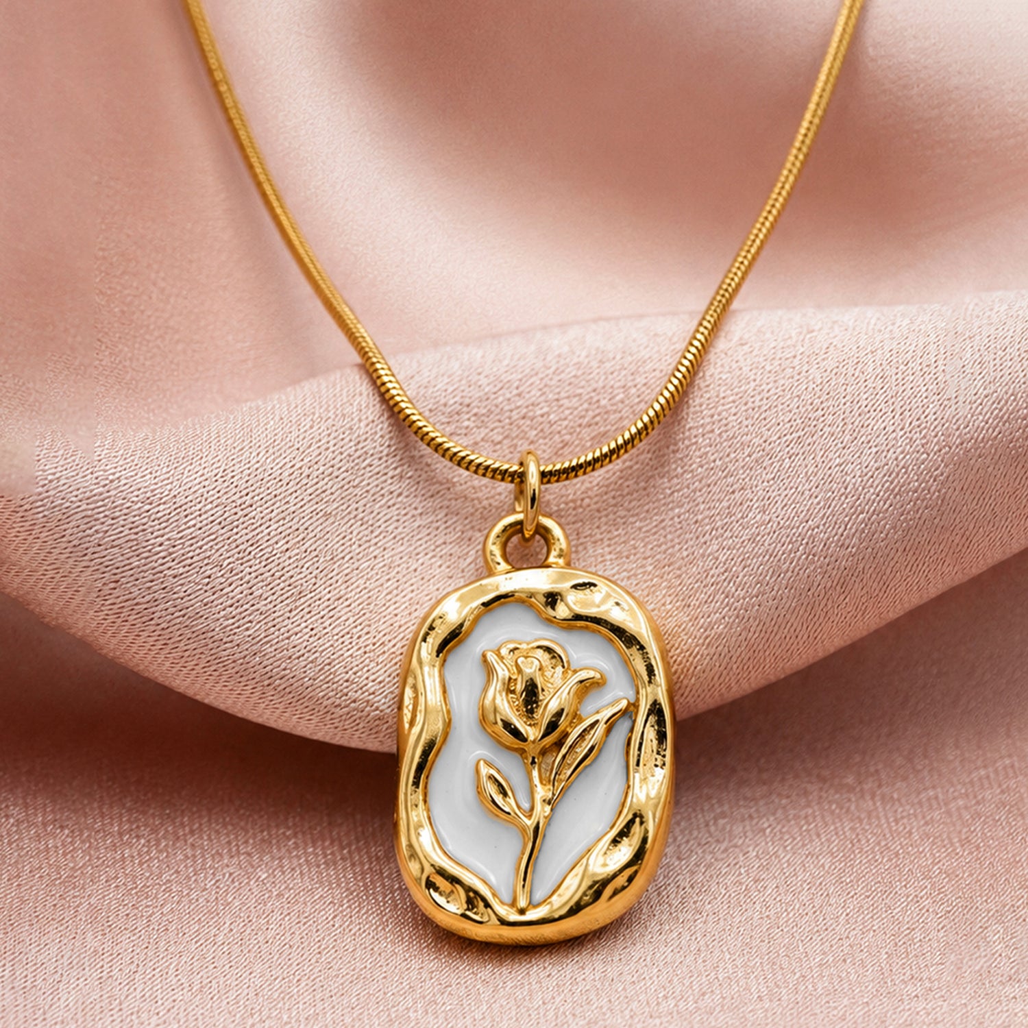 Artklim Vintage Rose Medallion Anti-Tarnish Pendant Necklace