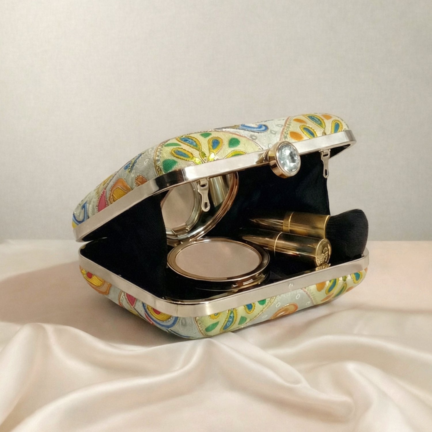 Artklim Elegant Ivory Embroidered Clutch