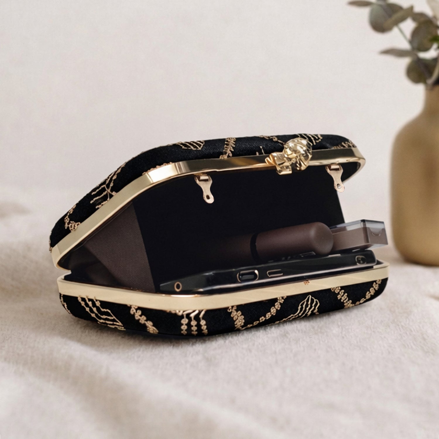 Artklim Elegant Black Velvet Embroidered Clutch