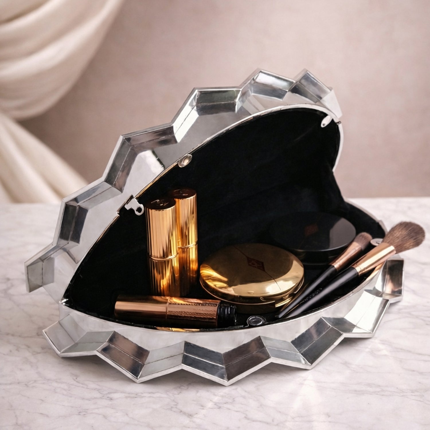 Artklim Elegant Silver Fan-Shaped Acrylic Clutch