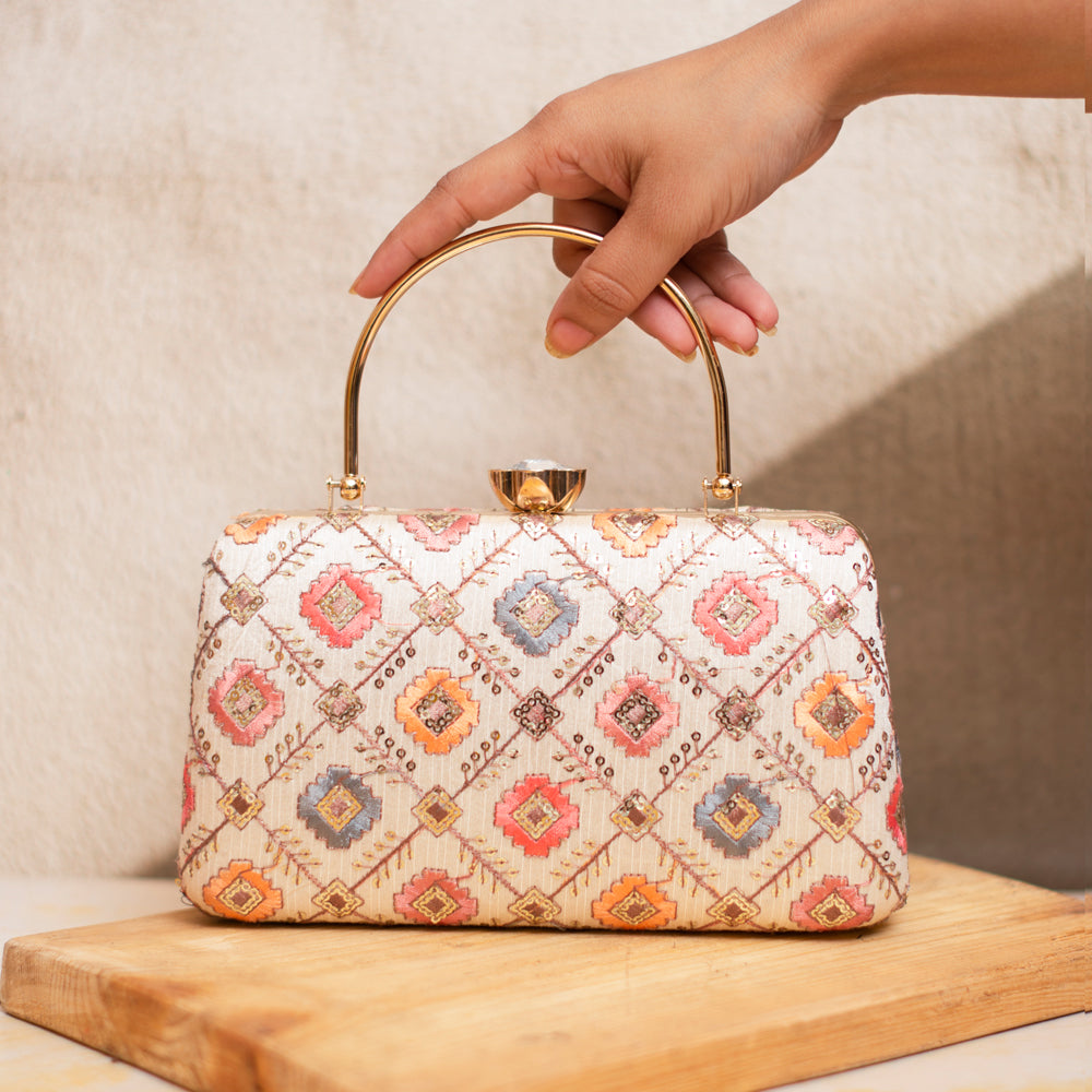 Artklim White Embroidered Party Clutch