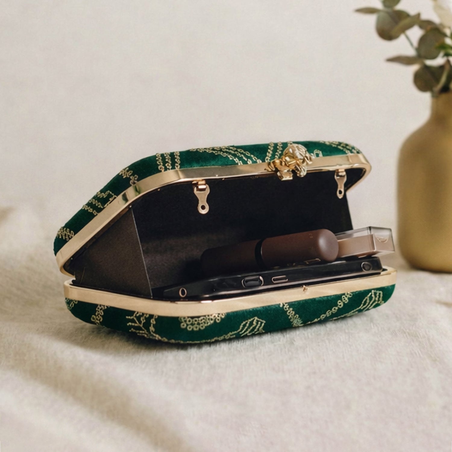 Artklim Luxury Emerald Green Velvet Embroidered Clutch