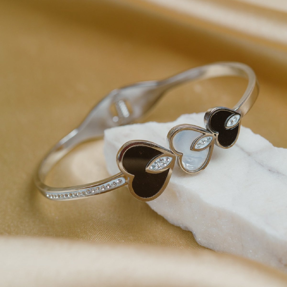 Artklim Elegant Silver Plated Heart Design Bangle Bracelet