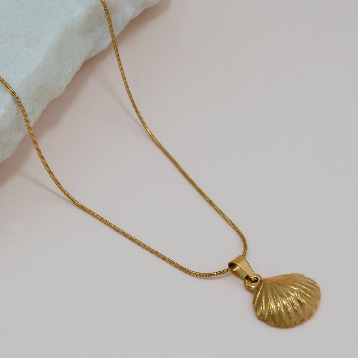 Artklim Gold Plated Shell Pendant Necklace