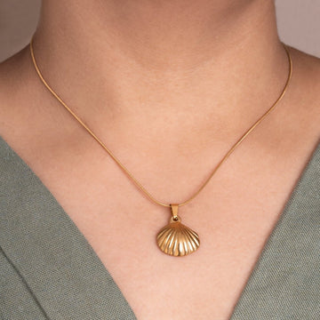 Artklim Gold Plated Shell Pendant Necklace