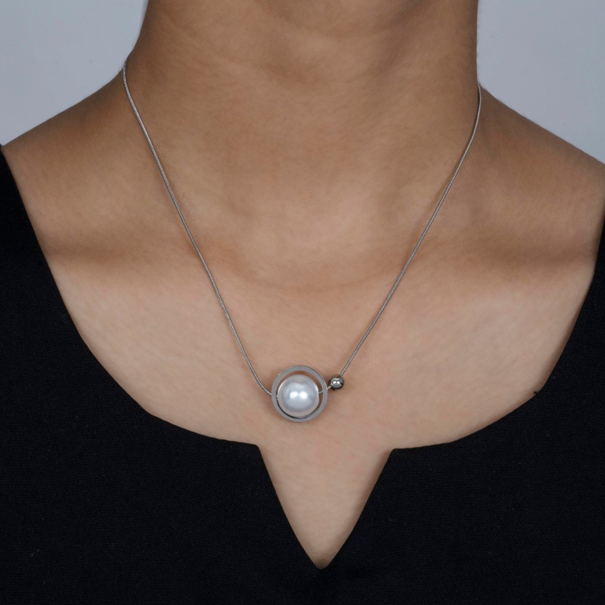 Artklim Silver Round Stud Pearl Pendant Necklace