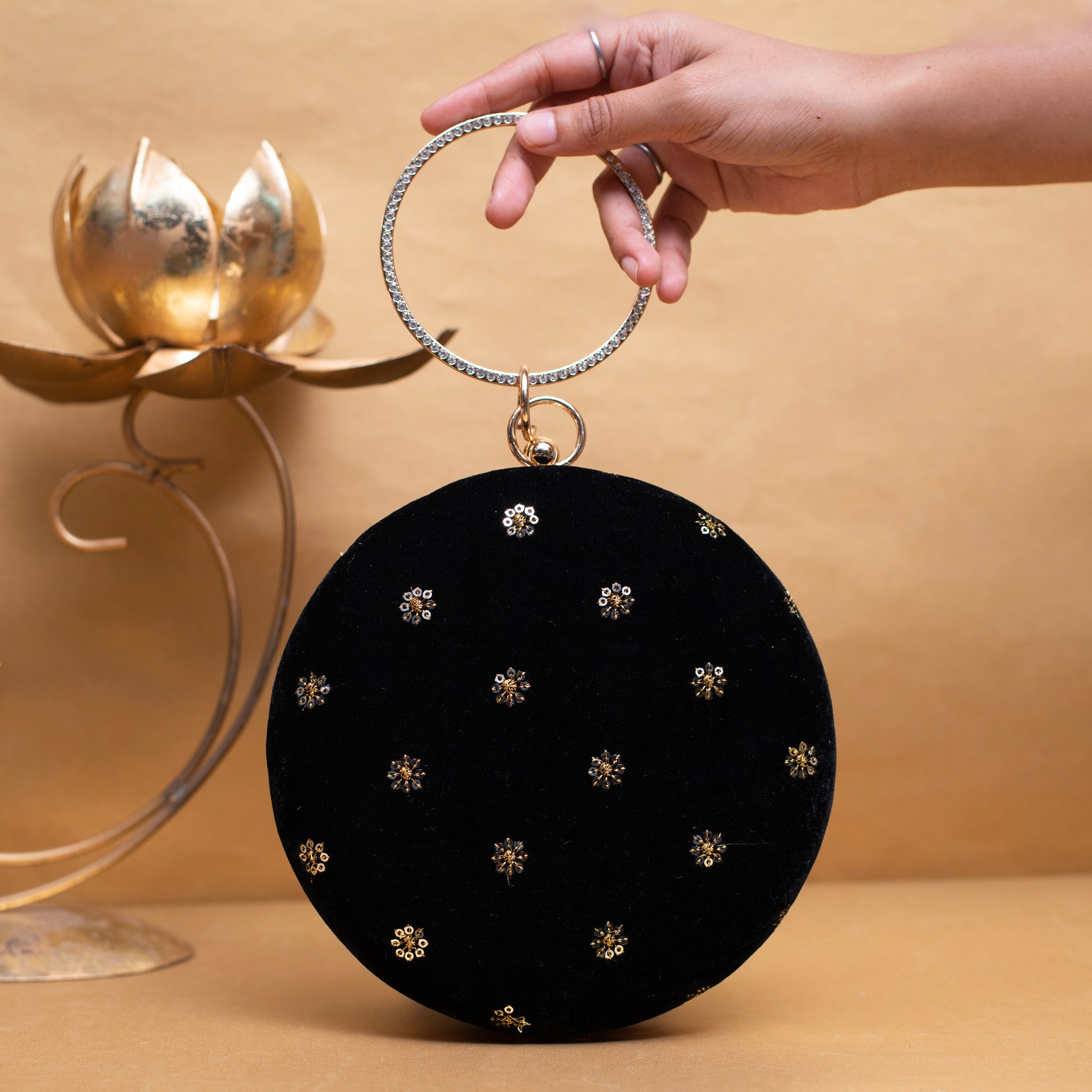 Black Sequins Embroidery Fabric Round Clutch