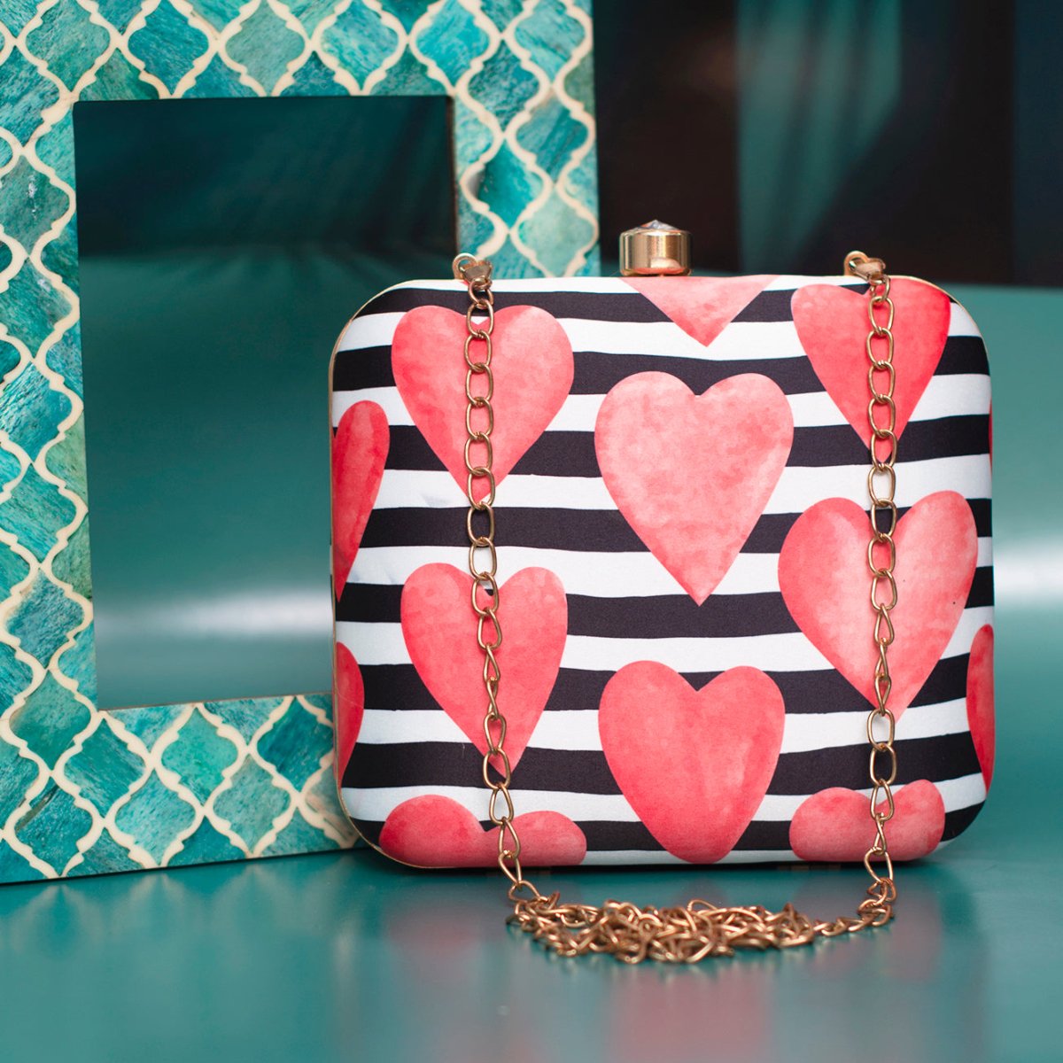 Artklim Red Hearts Printed Clutch