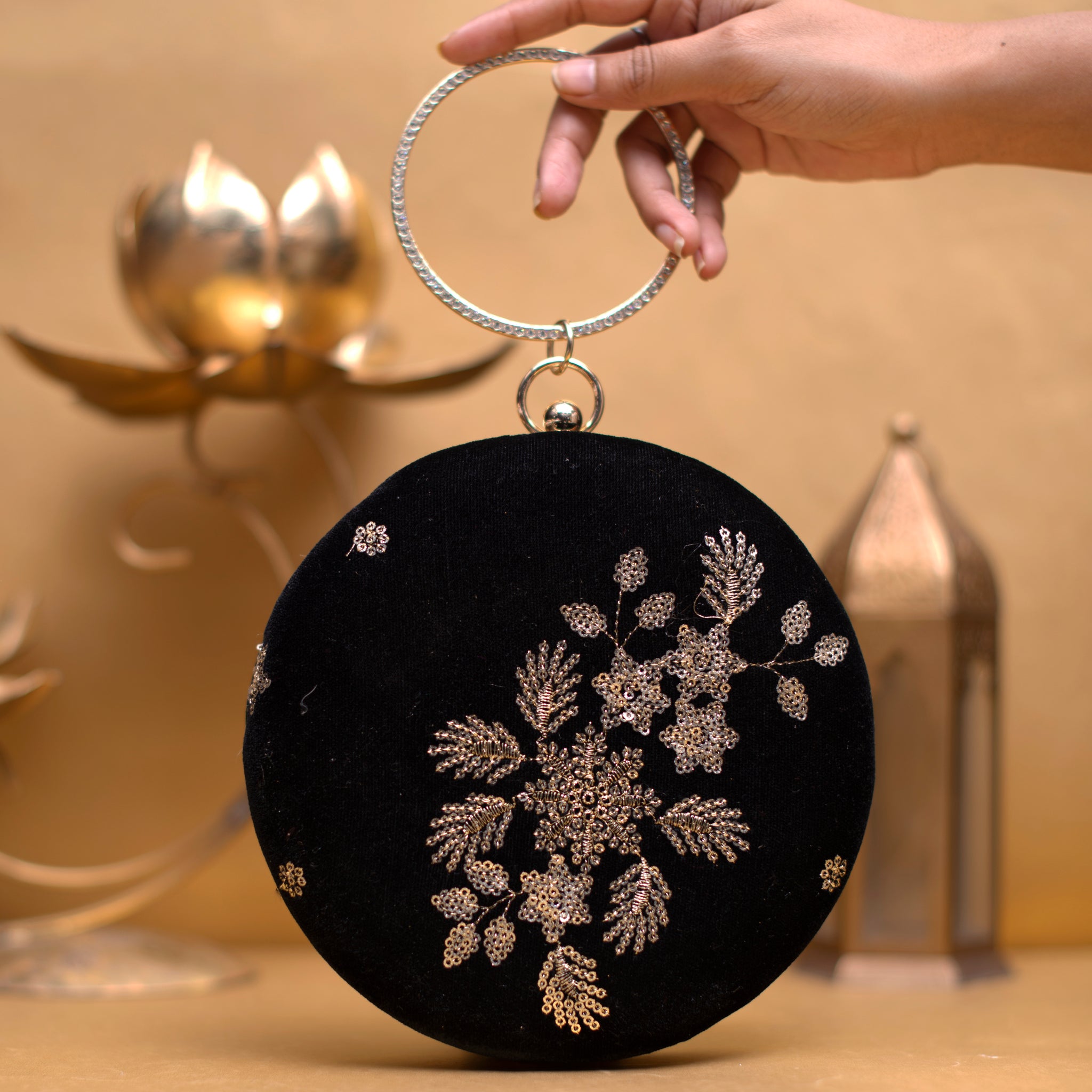 Black Floral Sequins Embroidery Round Clutch