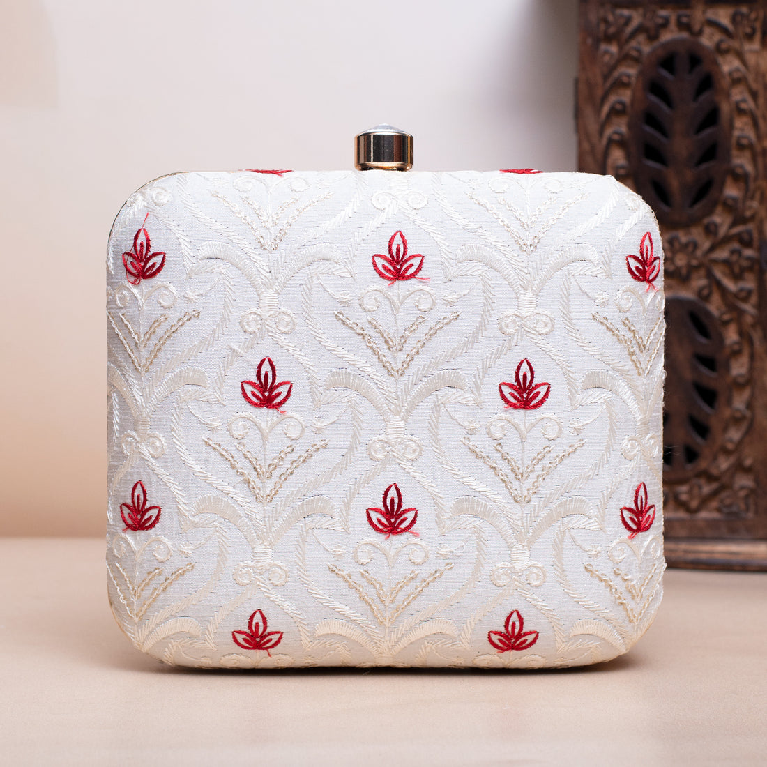 Artklim White Based Red Floral Threadwork Embroidery Clutch