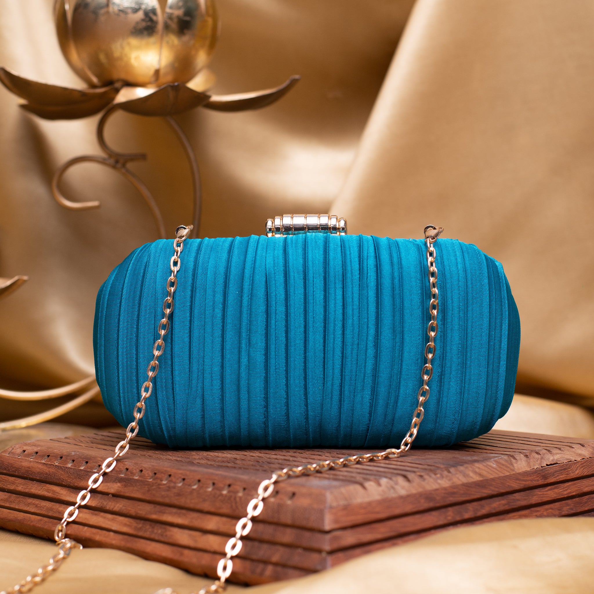 Artklim Blue Ribbed Fabric Clutch