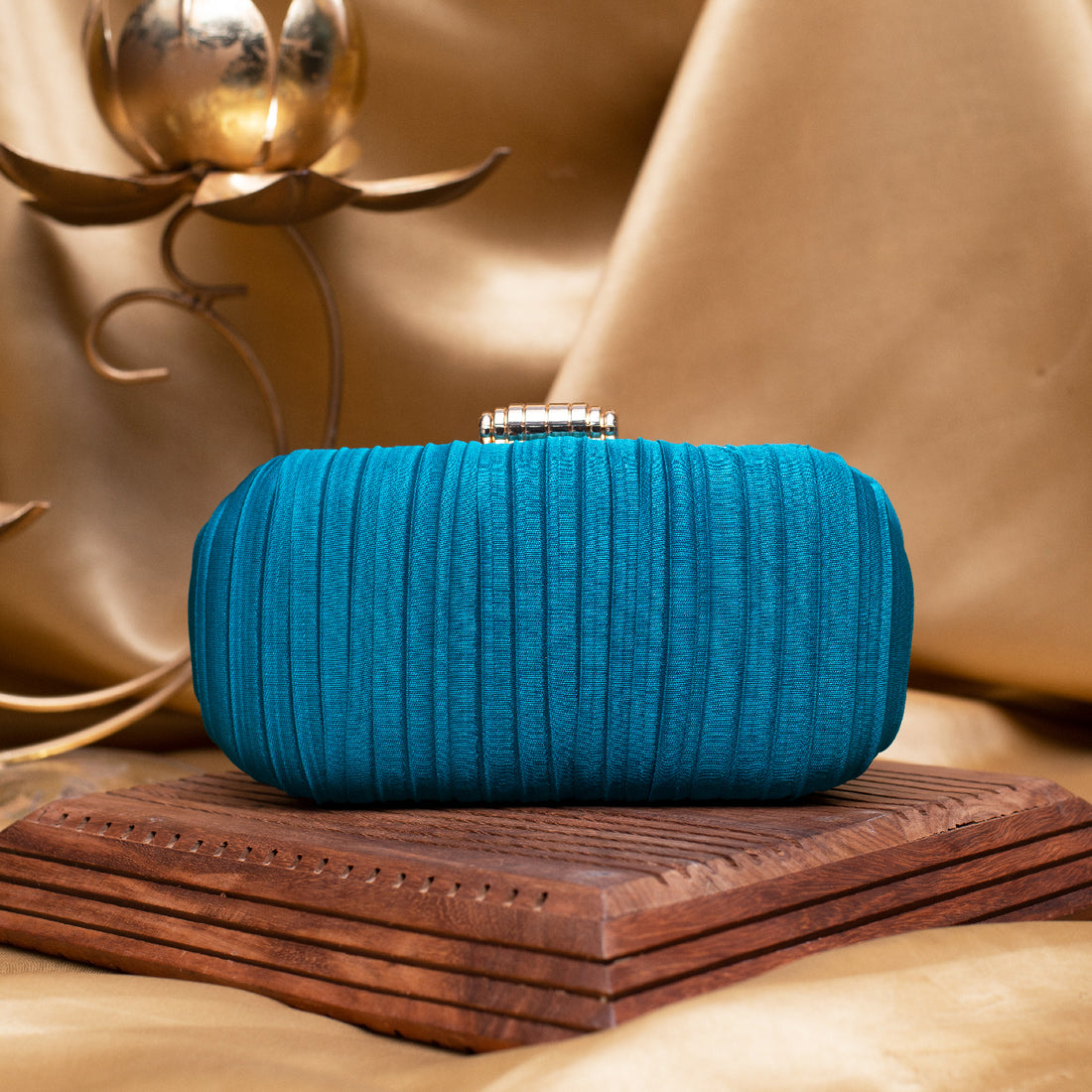 Artklim Blue Ribbed Fabric Clutch