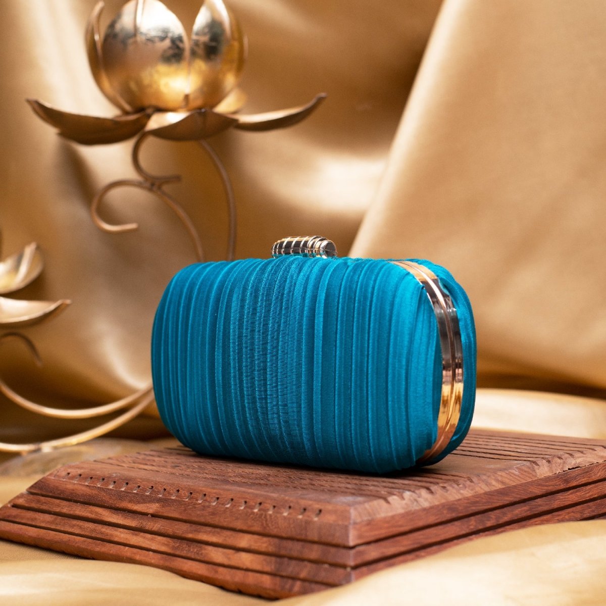 Artklim Blue Ribbed Fabric Clutch