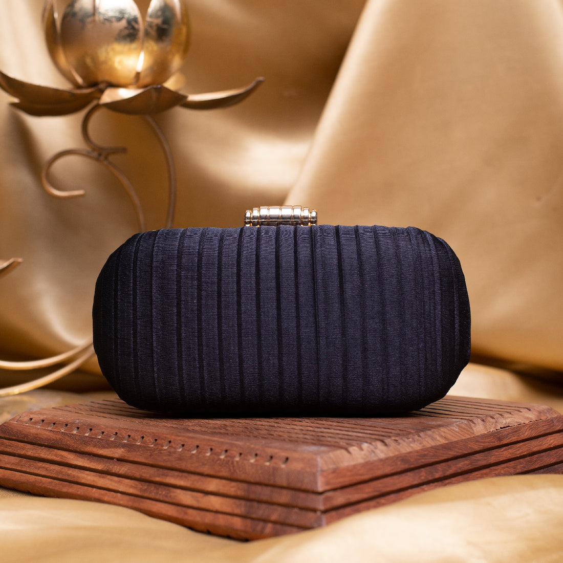 Artklim Black Ribbed Fabric Clutch