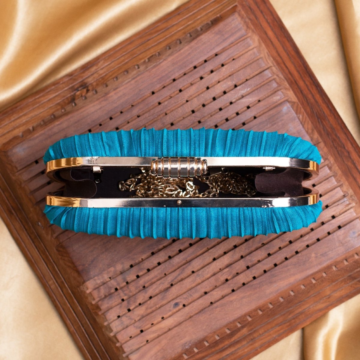 Artklim Blue Ribbed Fabric Clutch