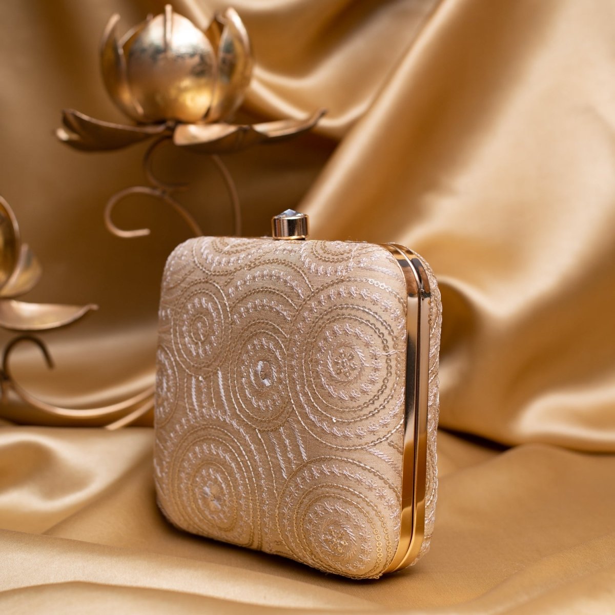 Artklim Off White Based Sequins And Threadwork Embroidery Clutch