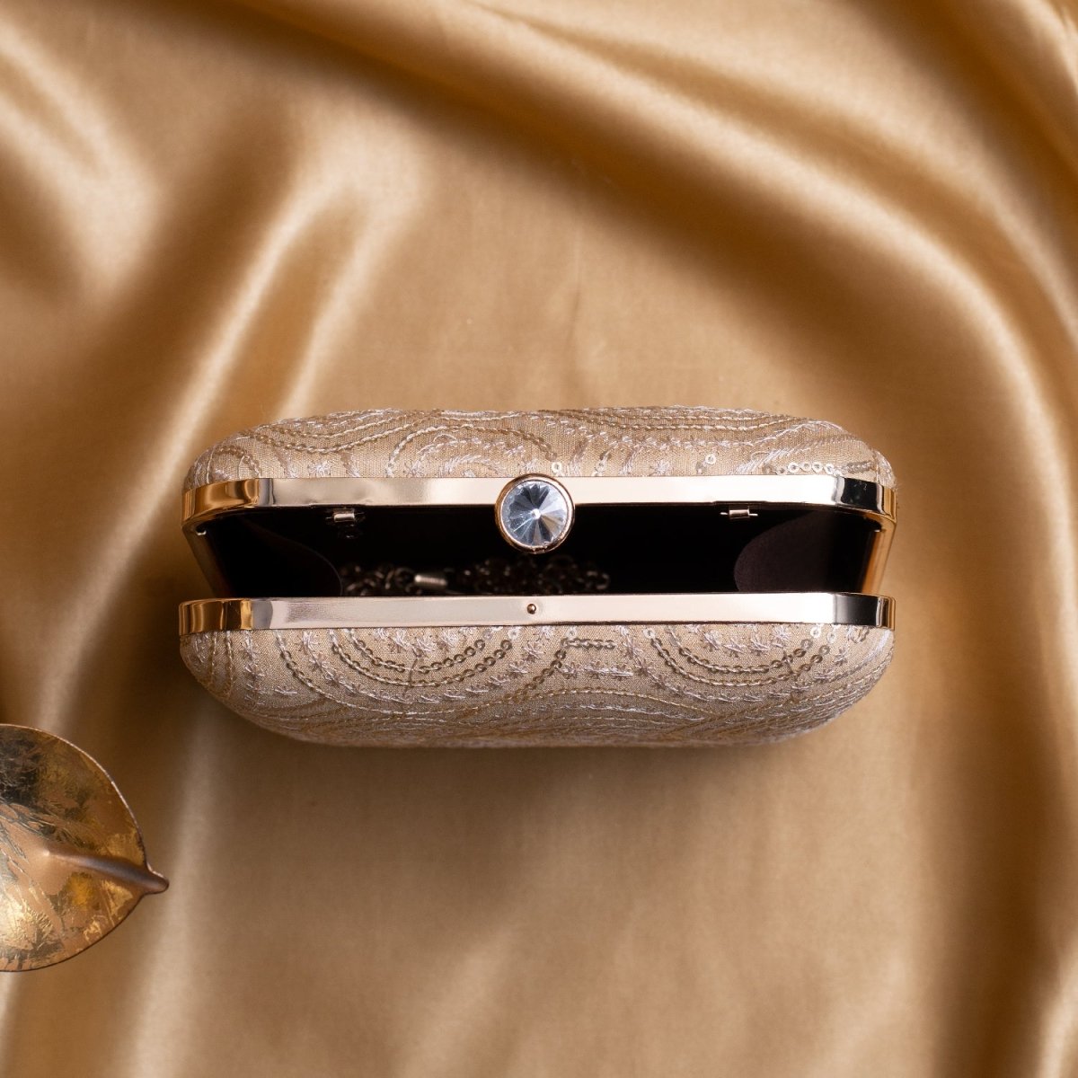 Artklim Off White Based Sequins And Threadwork Embroidery Clutch