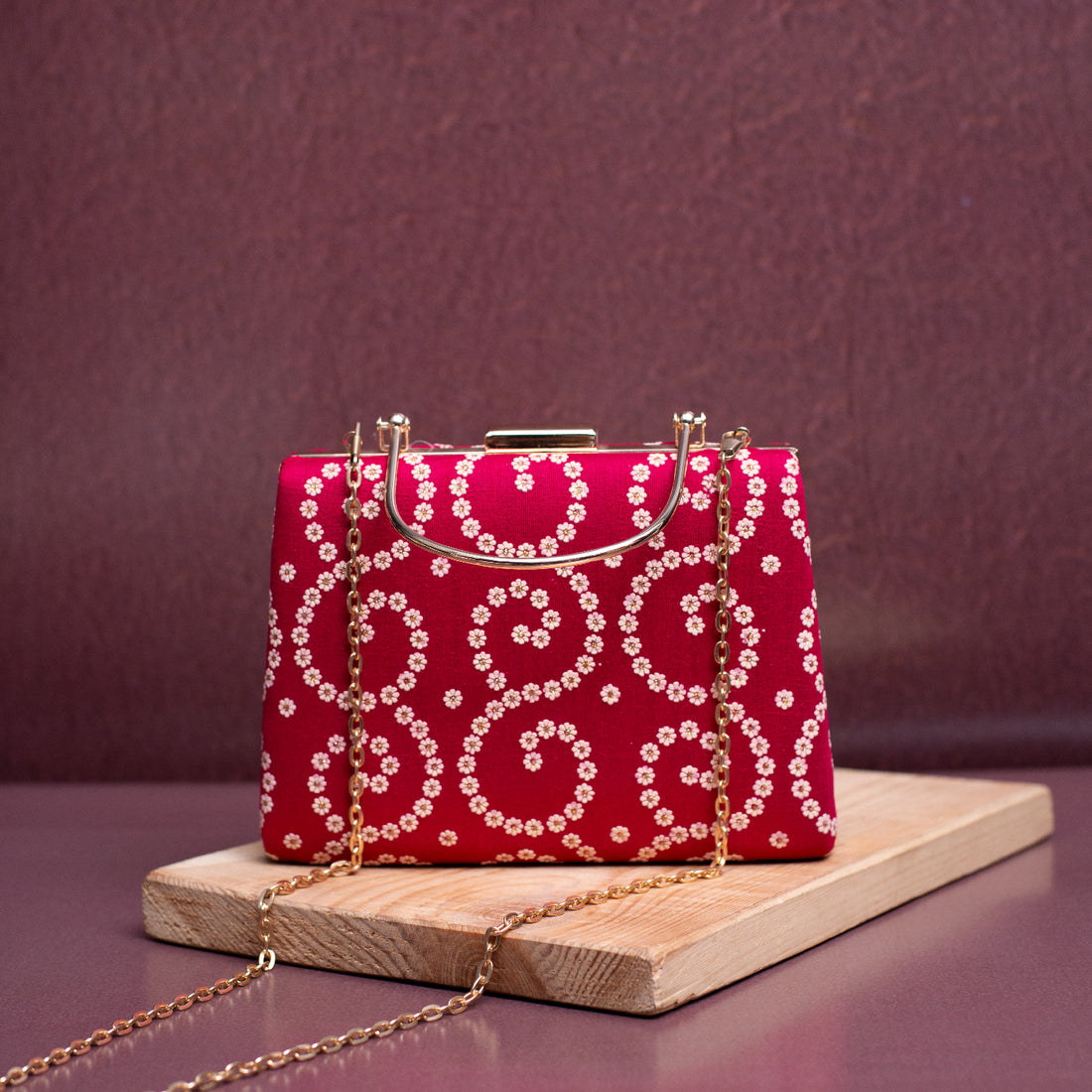 Artklim Red Based White Floral Pattern Printed Clutch