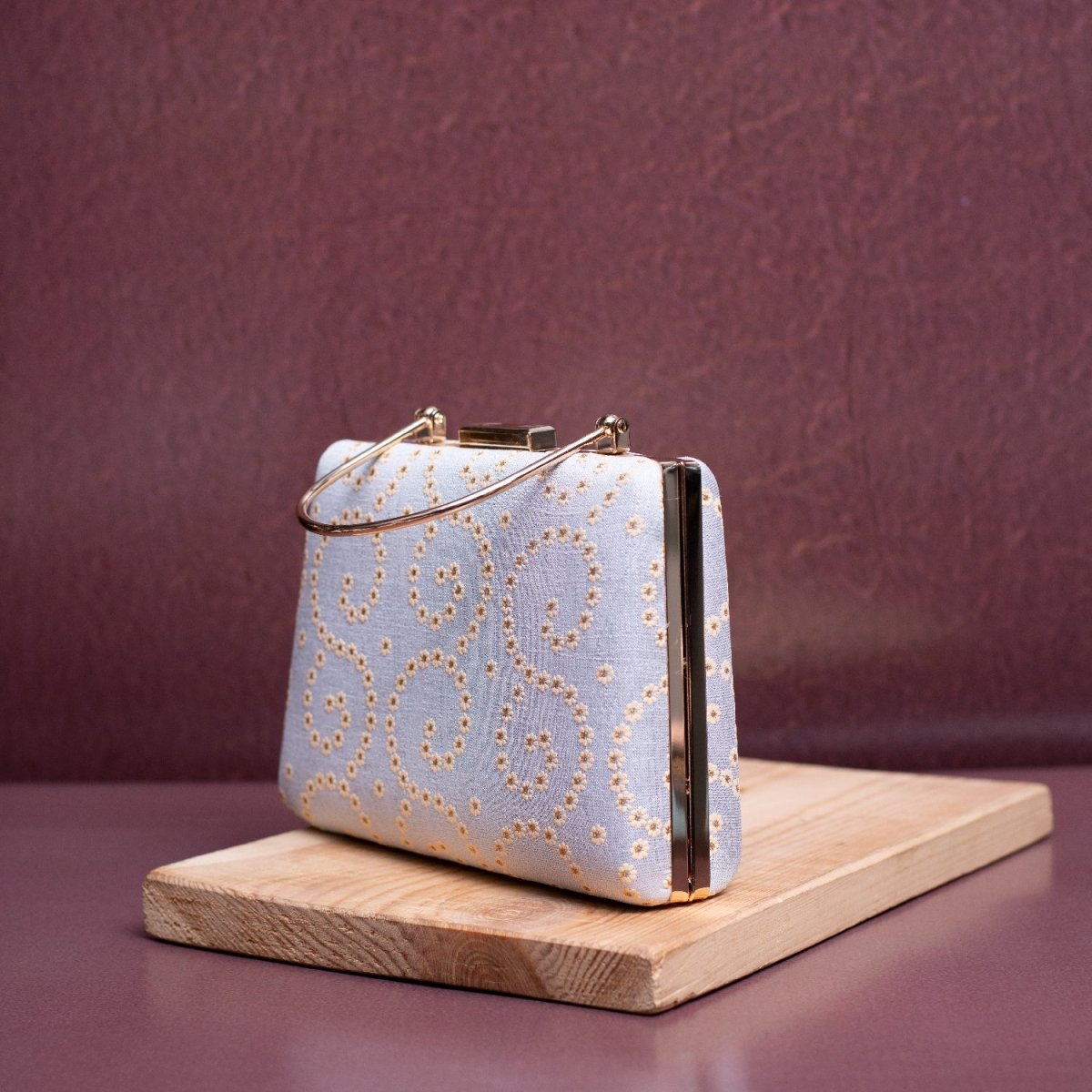 Artklim White Based White Floral Pattern Printed Clutch