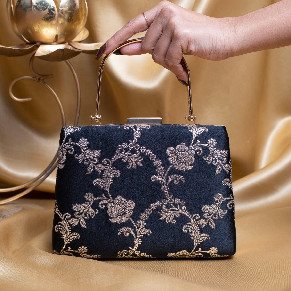 Artklim Black Based Silver Floral Printed Clutch