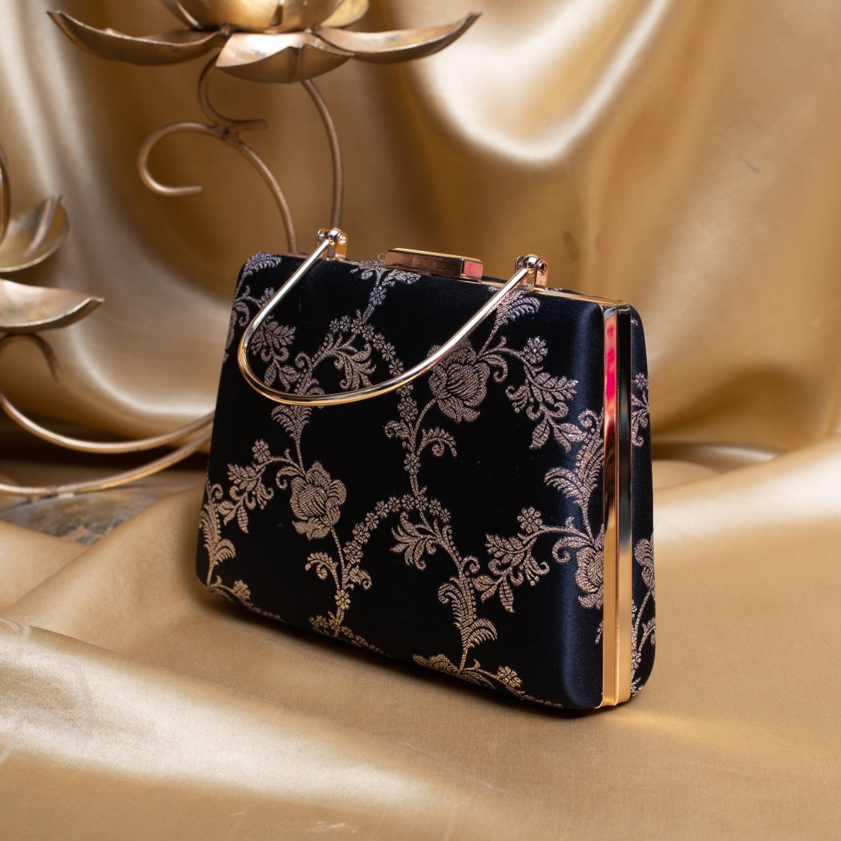 Artklim Black Based Silver Floral Printed Clutch