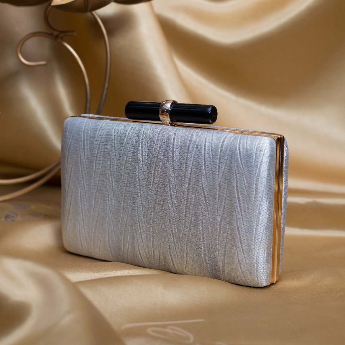 Artklim White Based Crushed Satin Fabric Clutch