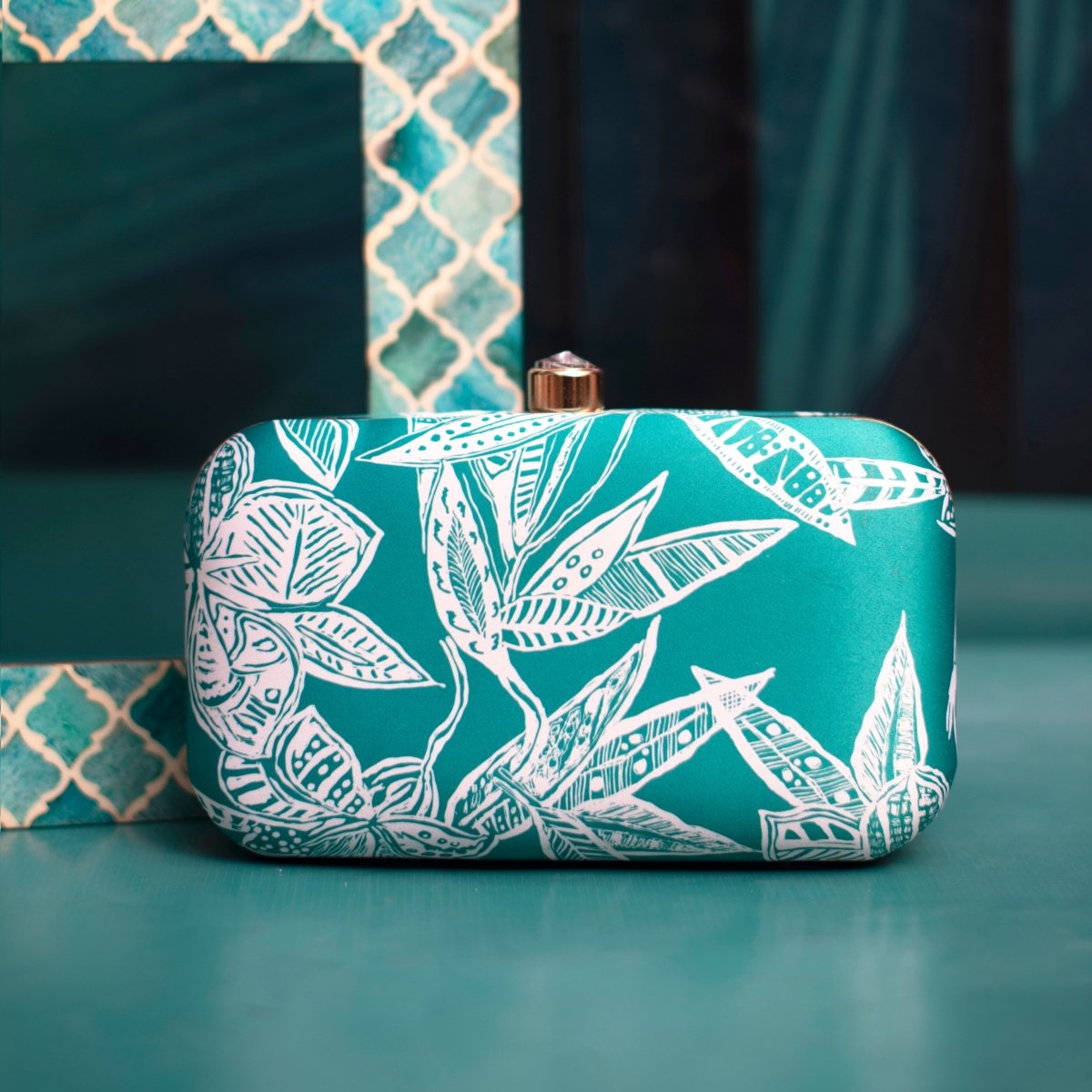 Artklim Blue And White Floral Printed Clutch