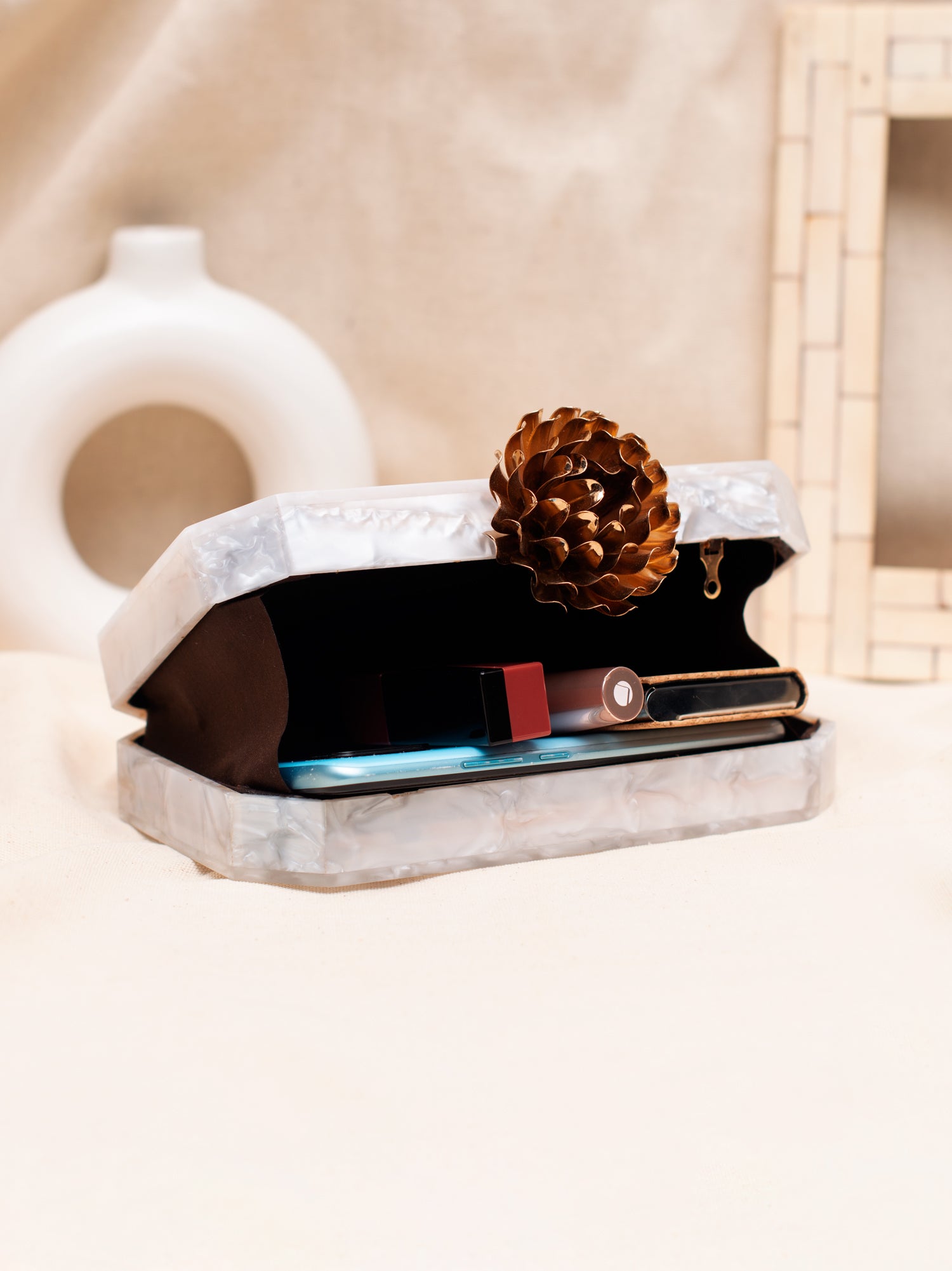 Artklim White Stone Acrylic Clutch