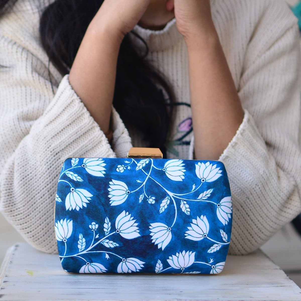 Artklim Blue and White Floral Printed Clutch