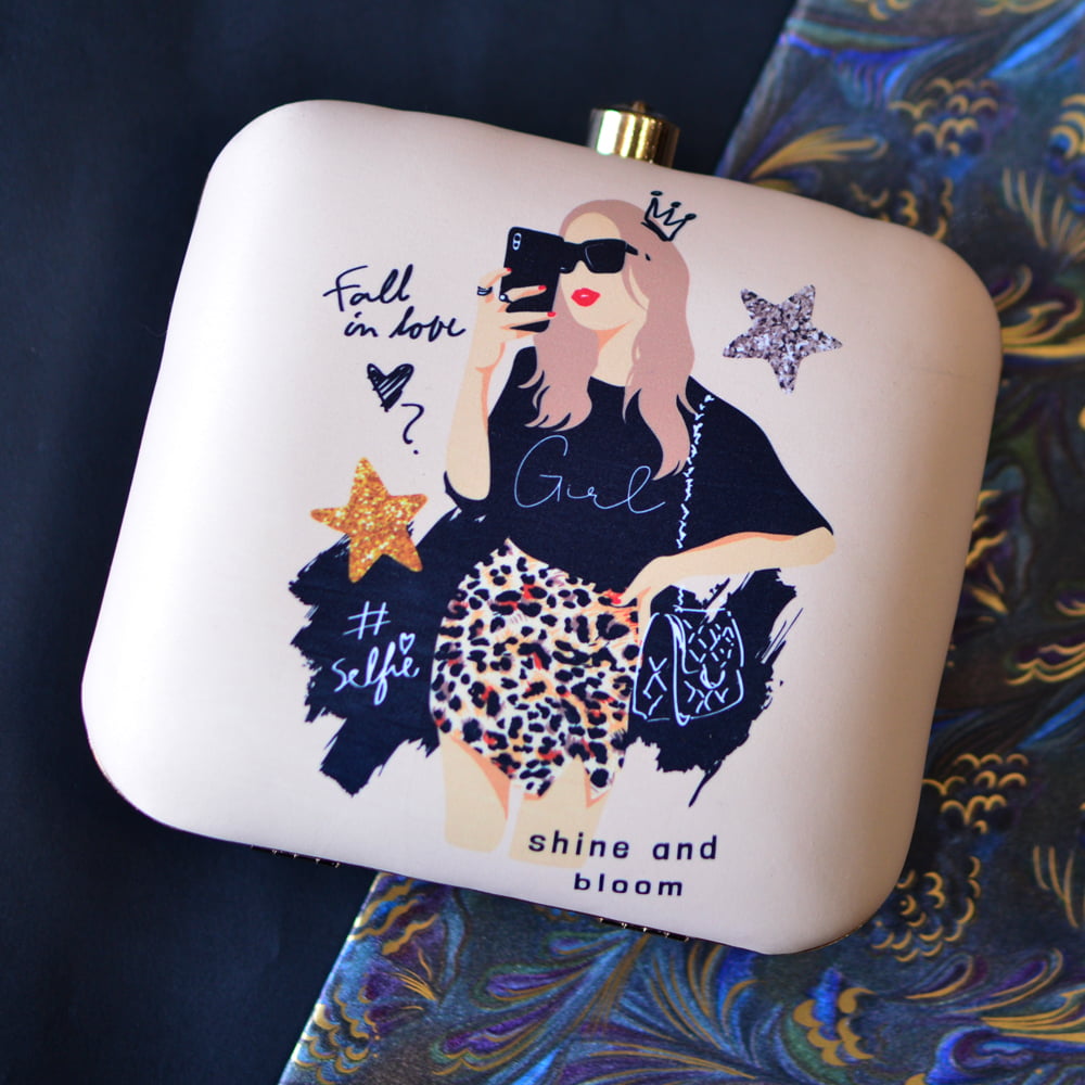 Artklim Glam Girl Printed Clutch